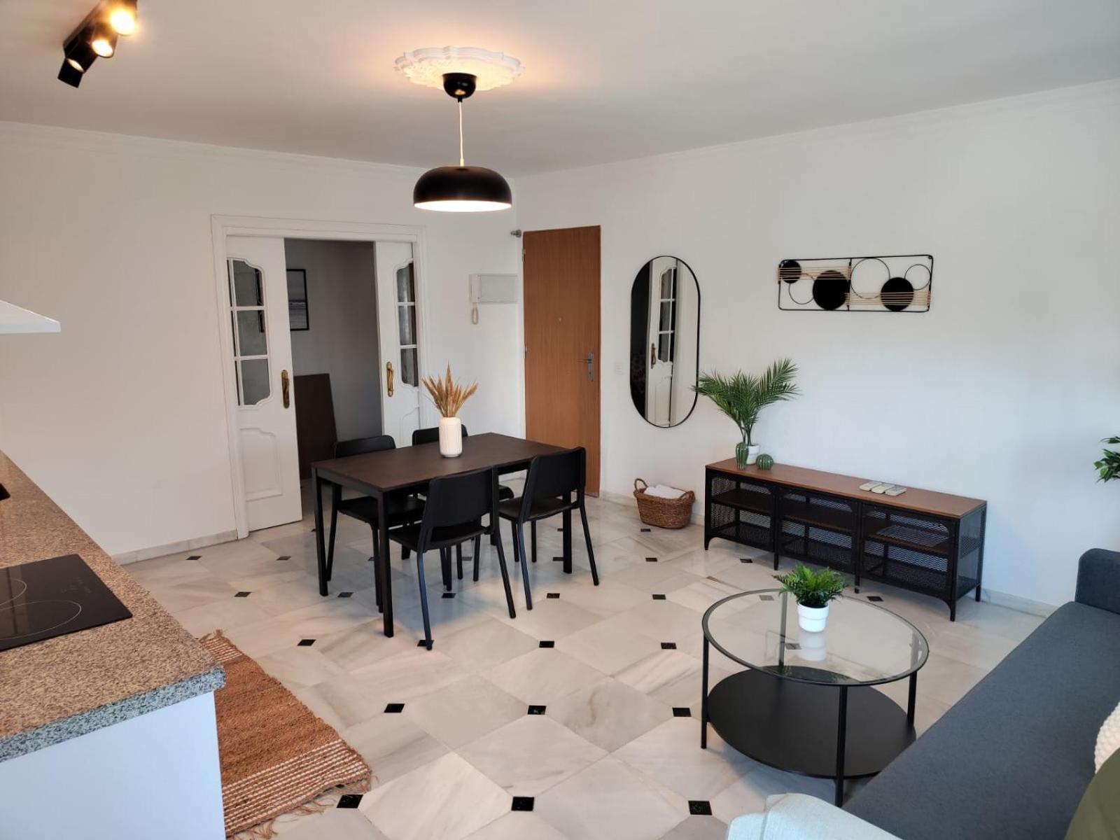 Wintowinrentals Your Home Steps From The Center 马拉加 外观 照片